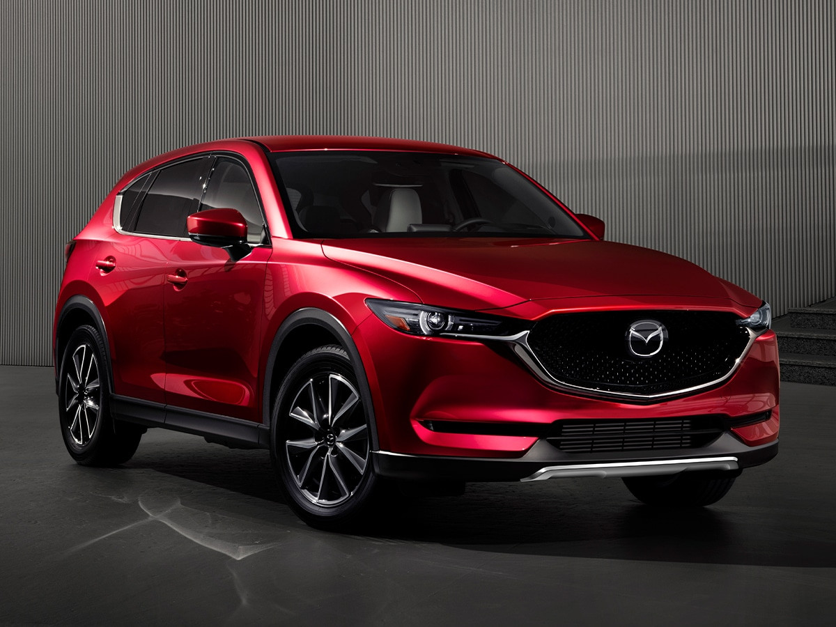 Mazda CX-5 đỏ nổi bật trên đường phố