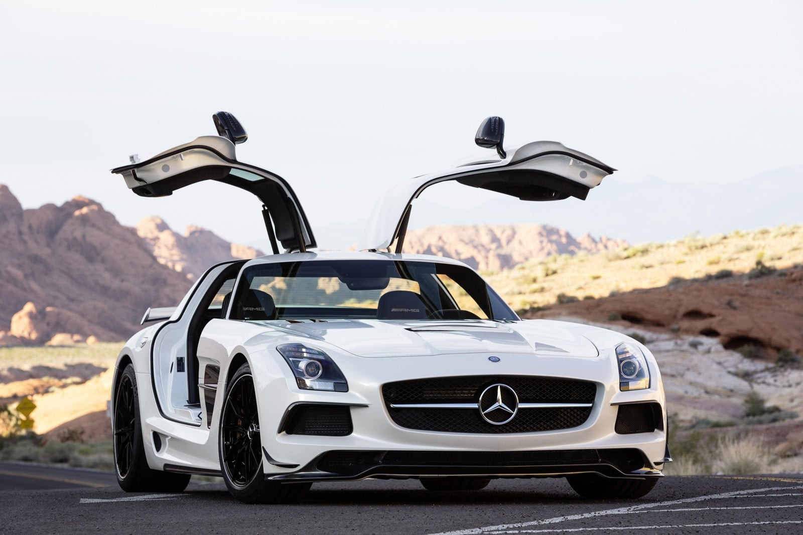 Mercedes SLS AMG với cửa gullwing mang dấu ấn tương lai