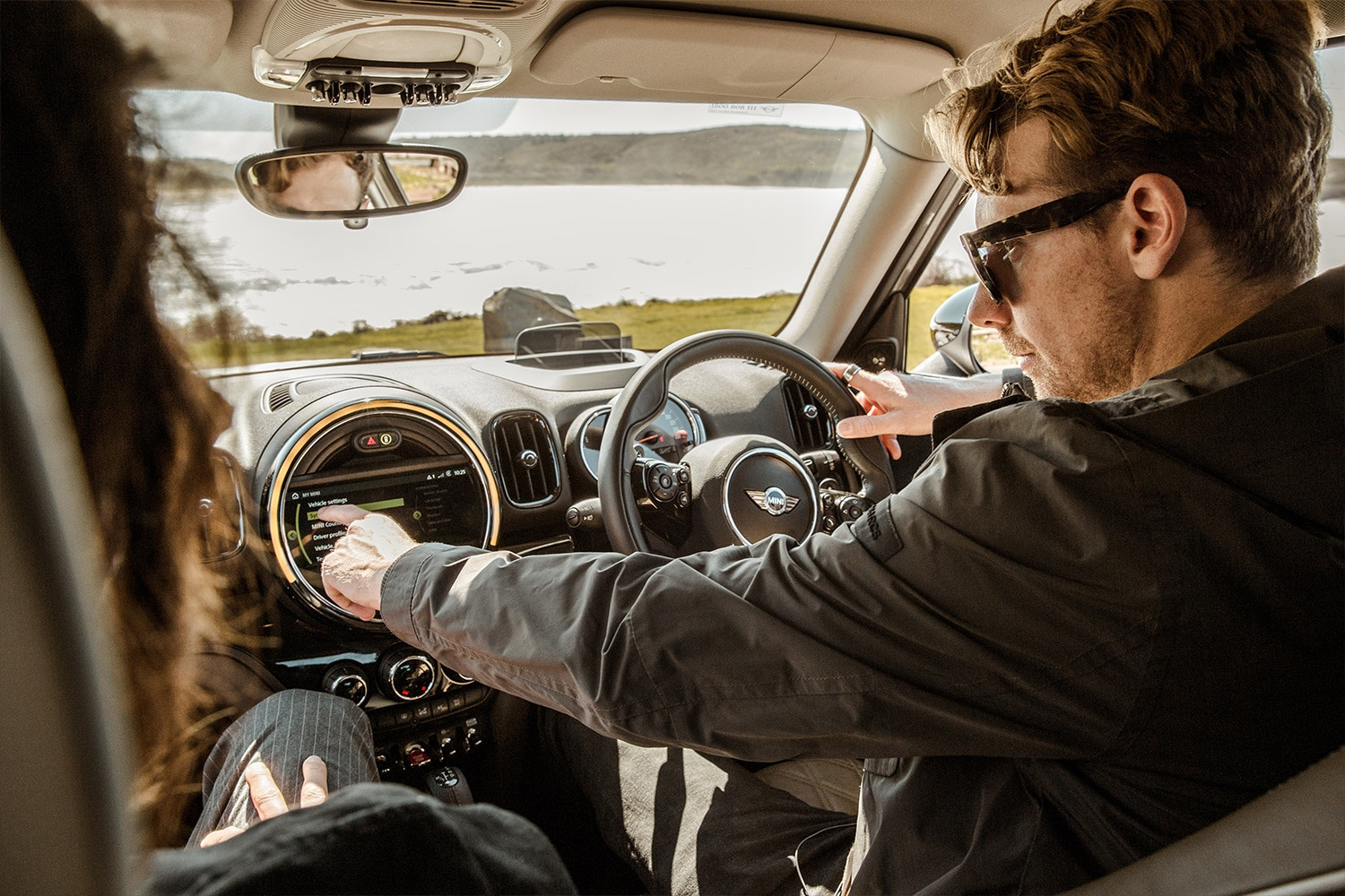 MINI Countryman phong cách crossover với băng ghế picnic tiện dụng