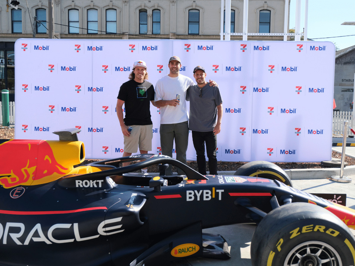 Mô hình xe đua F1 tại sự kiện Pitstop Pop-Up của 7-Eleven và Mobil