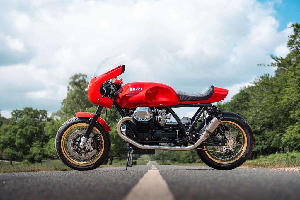 Moto Guzzi SP3 1000 độ được trang bị càng sau Radical Guzzi với thiết kế tương thích bánh xe 17 inch