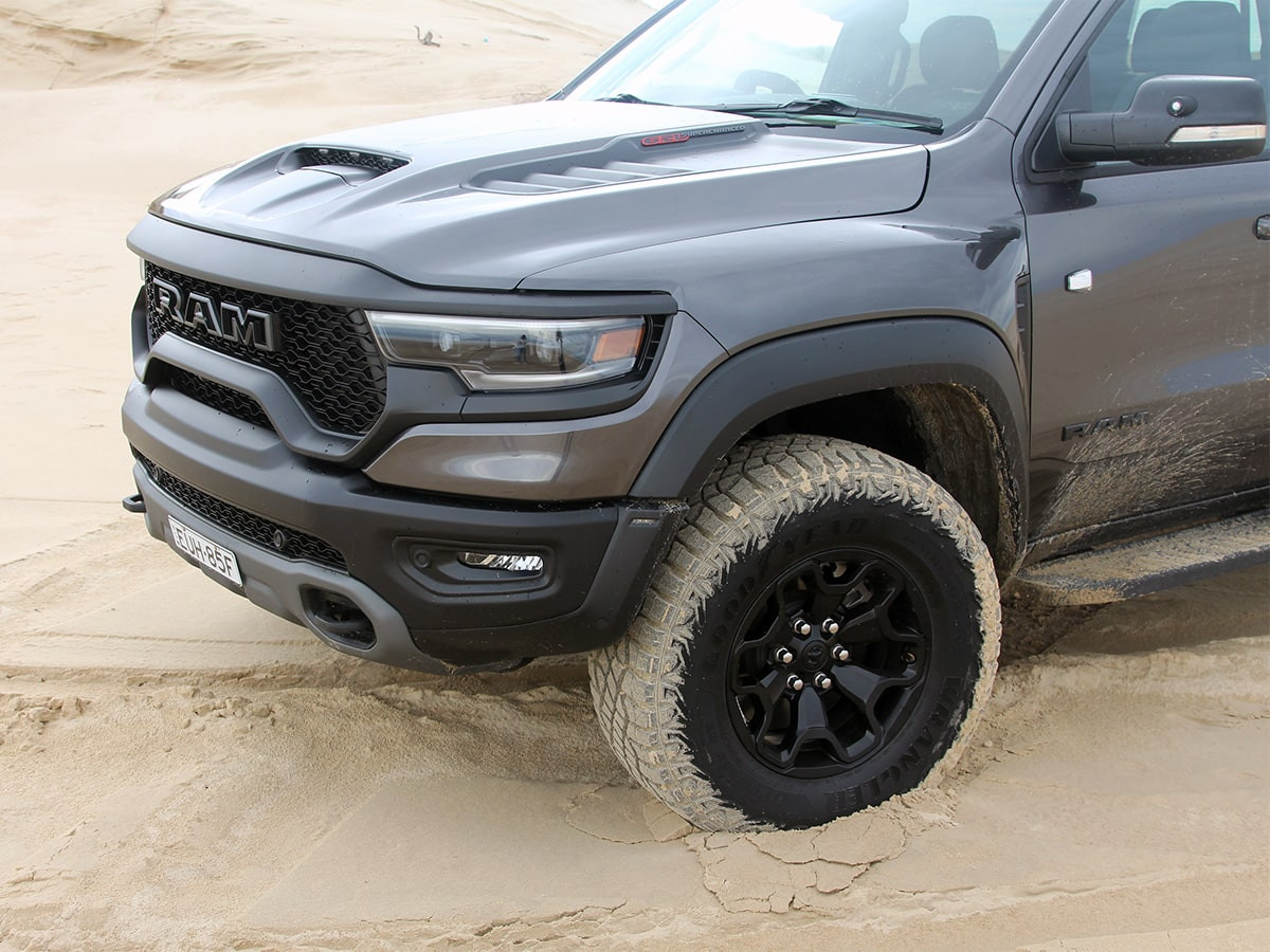 Ngoại hình dữ dằn của Ram TRX phù hợp dân offroad đẳng cấp
