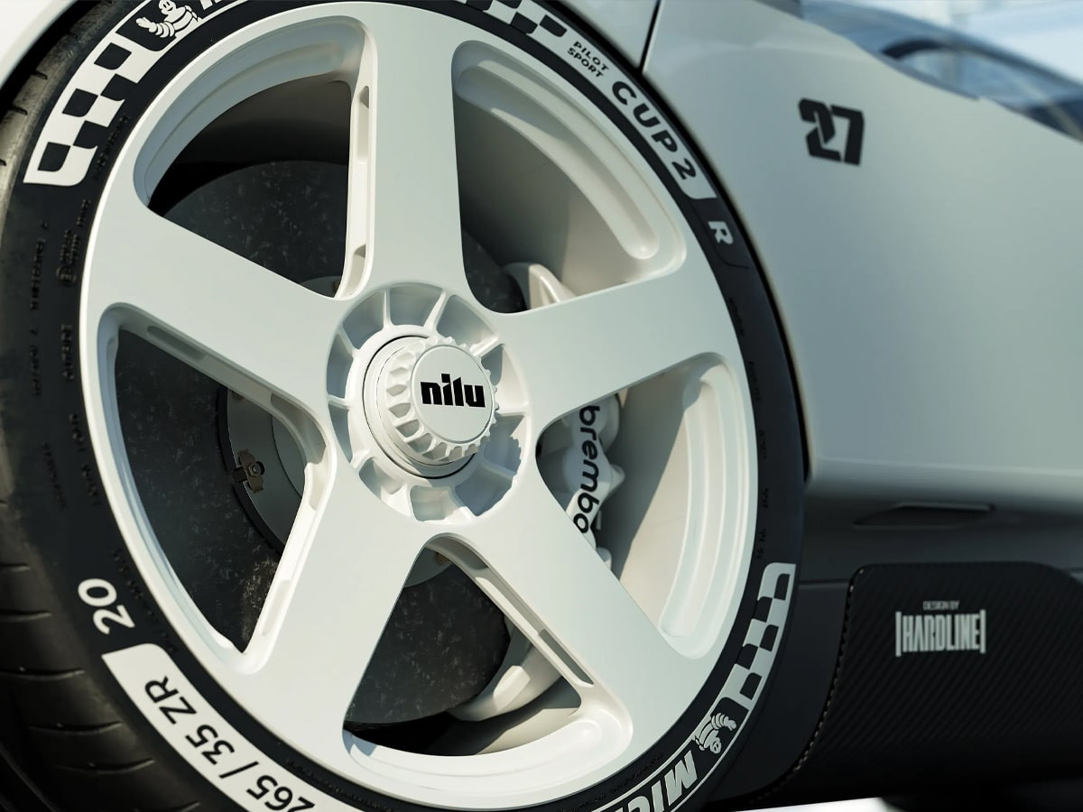 Nilu Hypercar nhìn từ phía sau nổi bật hệ thống ống xả, tản nhiệt và cụm đèn hậu mảnh mai