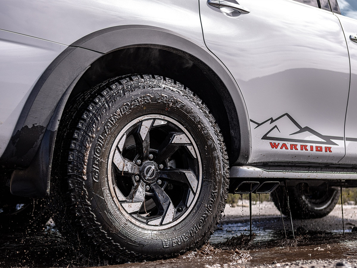 Ống xả bên hông xe của Nissan Patrol Warrior 2024