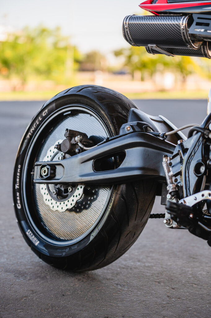Ống xả custom phong cách Termignoni kết hợp gầm gọn và sắc sảo