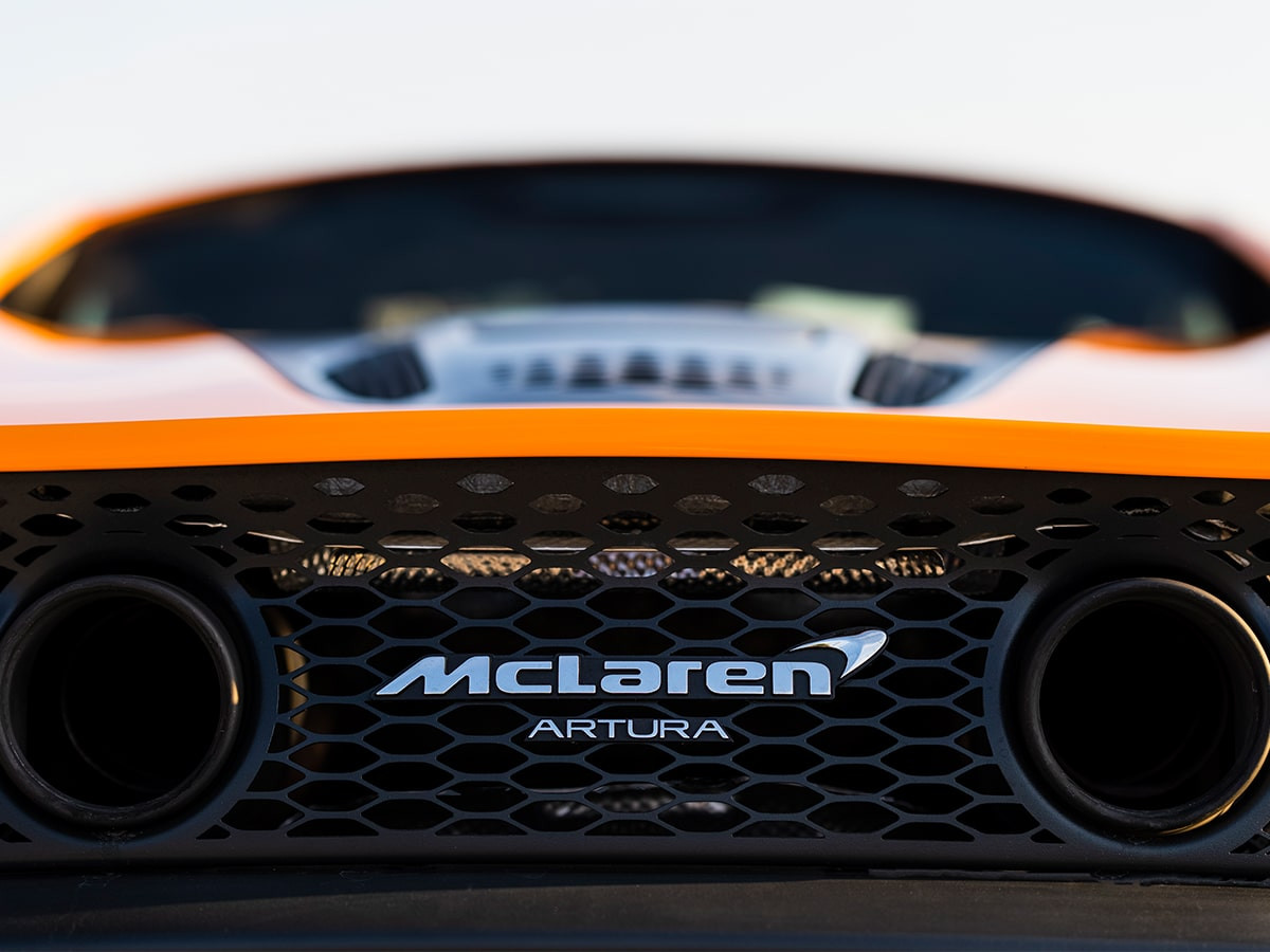 Ống xả McLaren Artura với xử lý bề mặt cao cấp