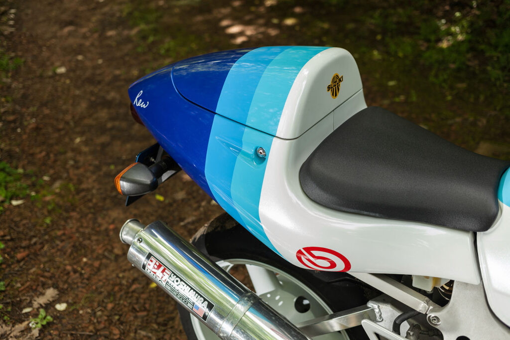 Ống xả Yoshimura cổ điển trên GSX-R750 SRAD tăng âm thanh đặc trưng