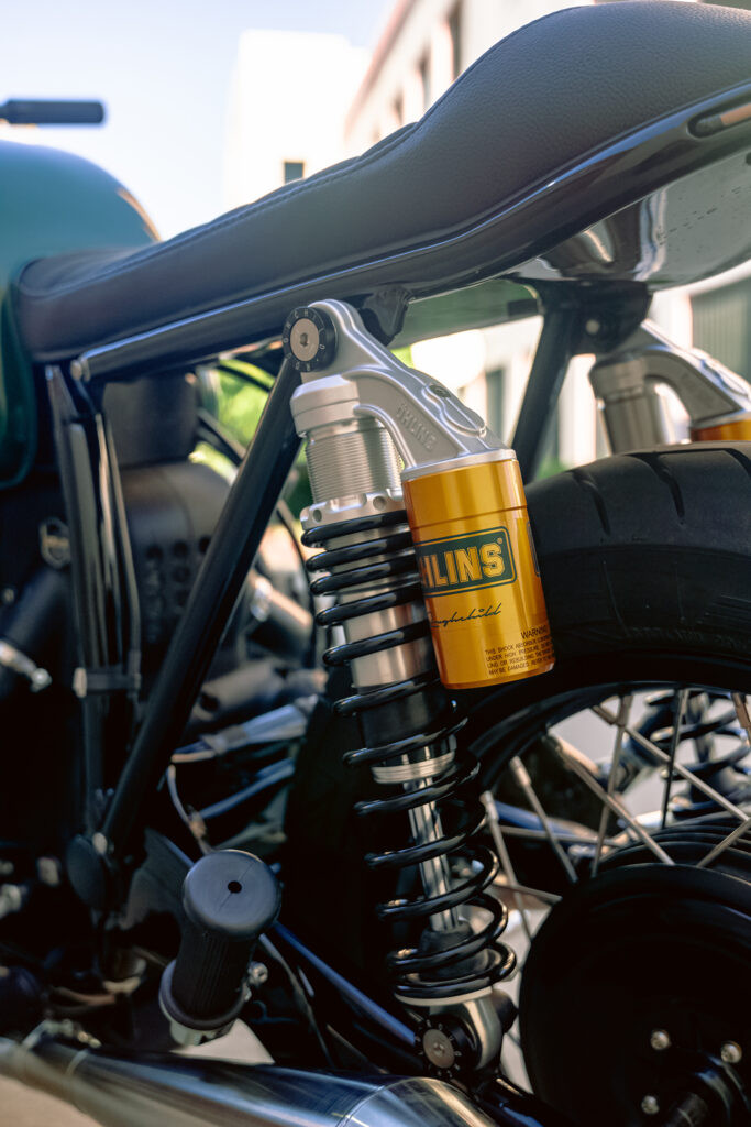 Phuộc Ohlins phía trước và monoblock Brembo hiệu suất cao