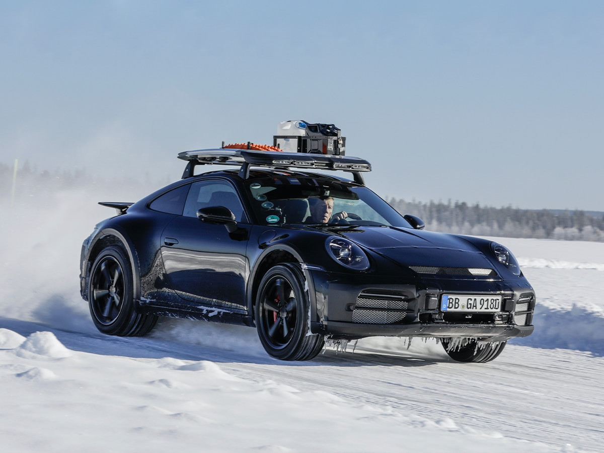 Porsche 911 Dakar trình diễn kỹ năng trên tuyết tại Arjeplog