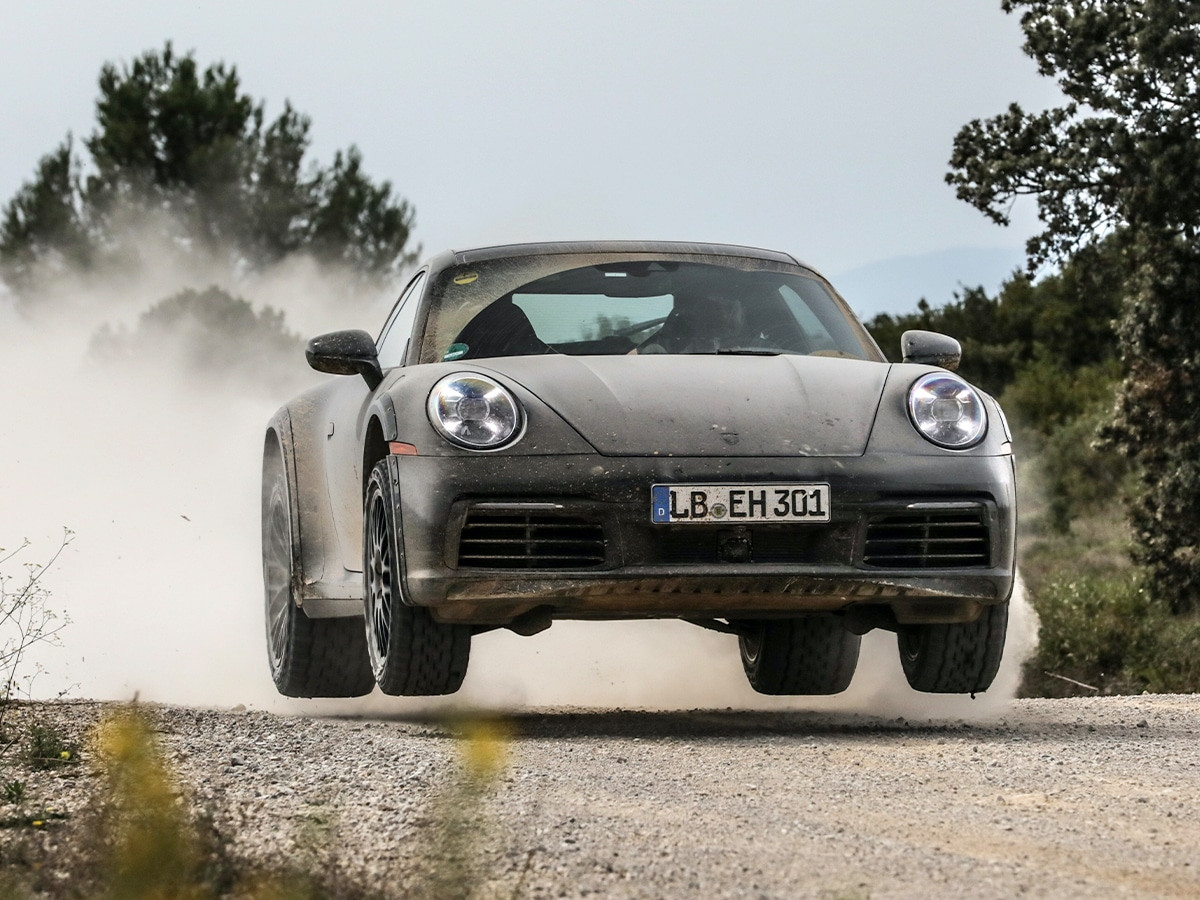 Porsche 911 Dakar vượt địa hình tại Château de Lastours