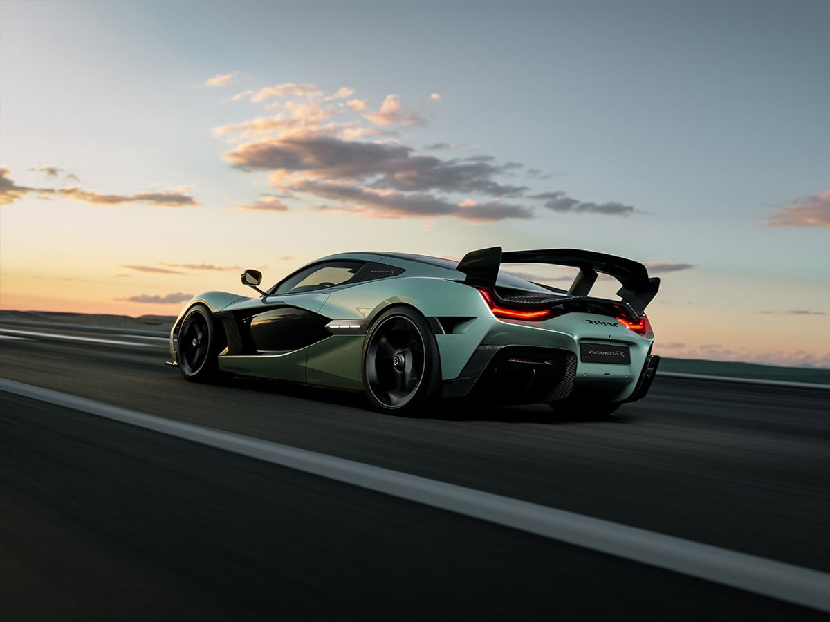 Rimac Nevera R tăng tốc trên đường