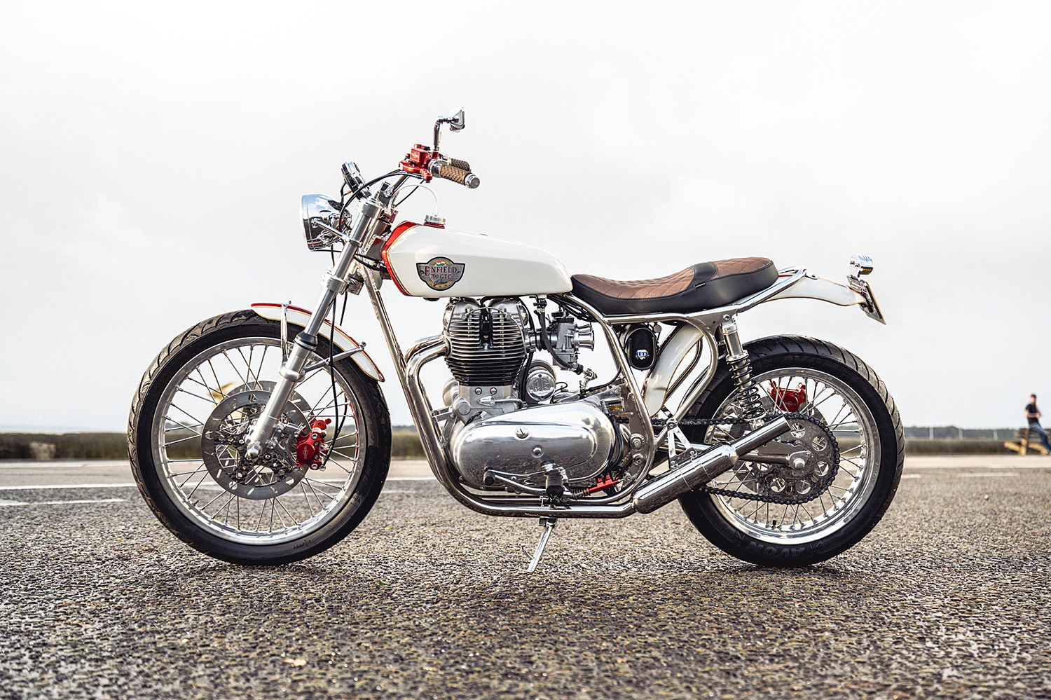 Royal Enfield 700 GTC2 với khung mạ crôm và chi tiết độ cao cấp