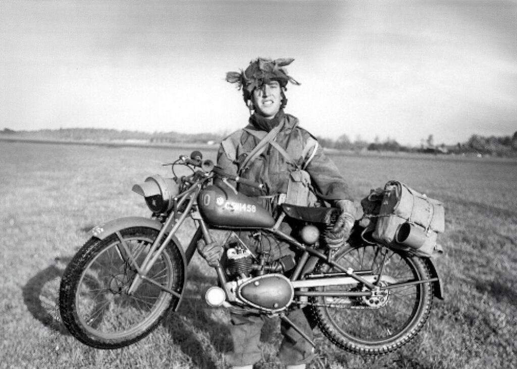 Royal Enfield Flying Flea nguyên bản thời Thế chiến thứ II, thiết kế gọn nhẹ để thả dù