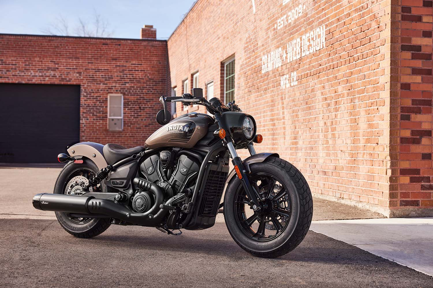 Scout Bobber 2025 mang phong cách cơ bắp, tối giản phù hợp với người thích độ xe nhẹ nhàng