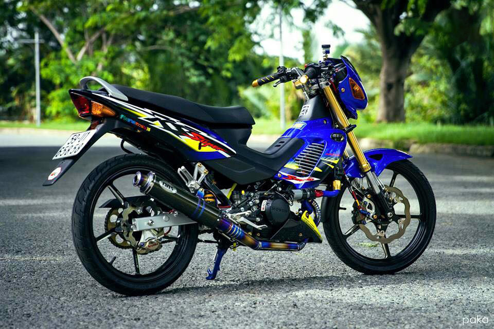 Sonic độ với phong cách đua drag, dàn ngoài đơn giản nhưng dàn chân cực chất