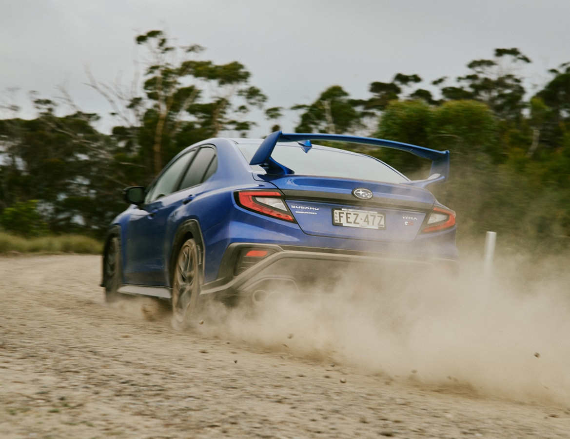 Subaru WRX AWD tS Spec B trên đường địa hình