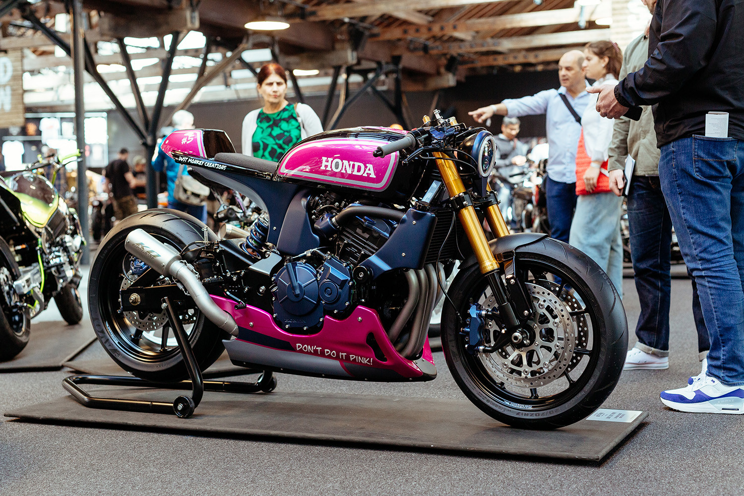 Superbike cổ điển từ những năm 90 được làm mới hoàn toàn