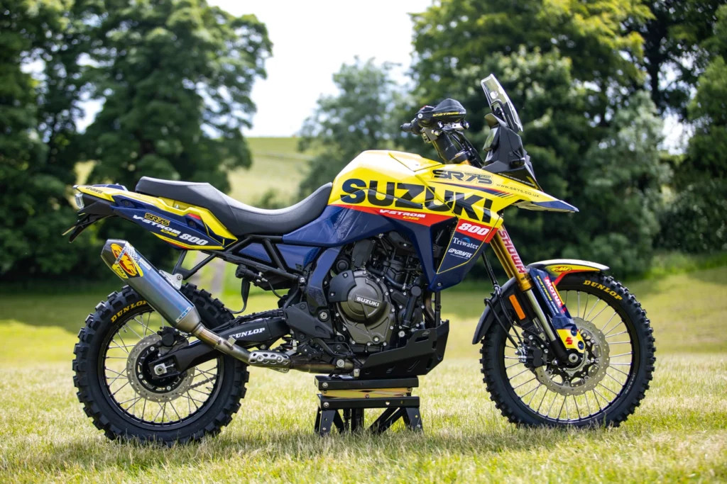 Suzuki V-Strom 800DE phiên bản Rally được tùy chỉnh bánh và lốp chuyên dụng