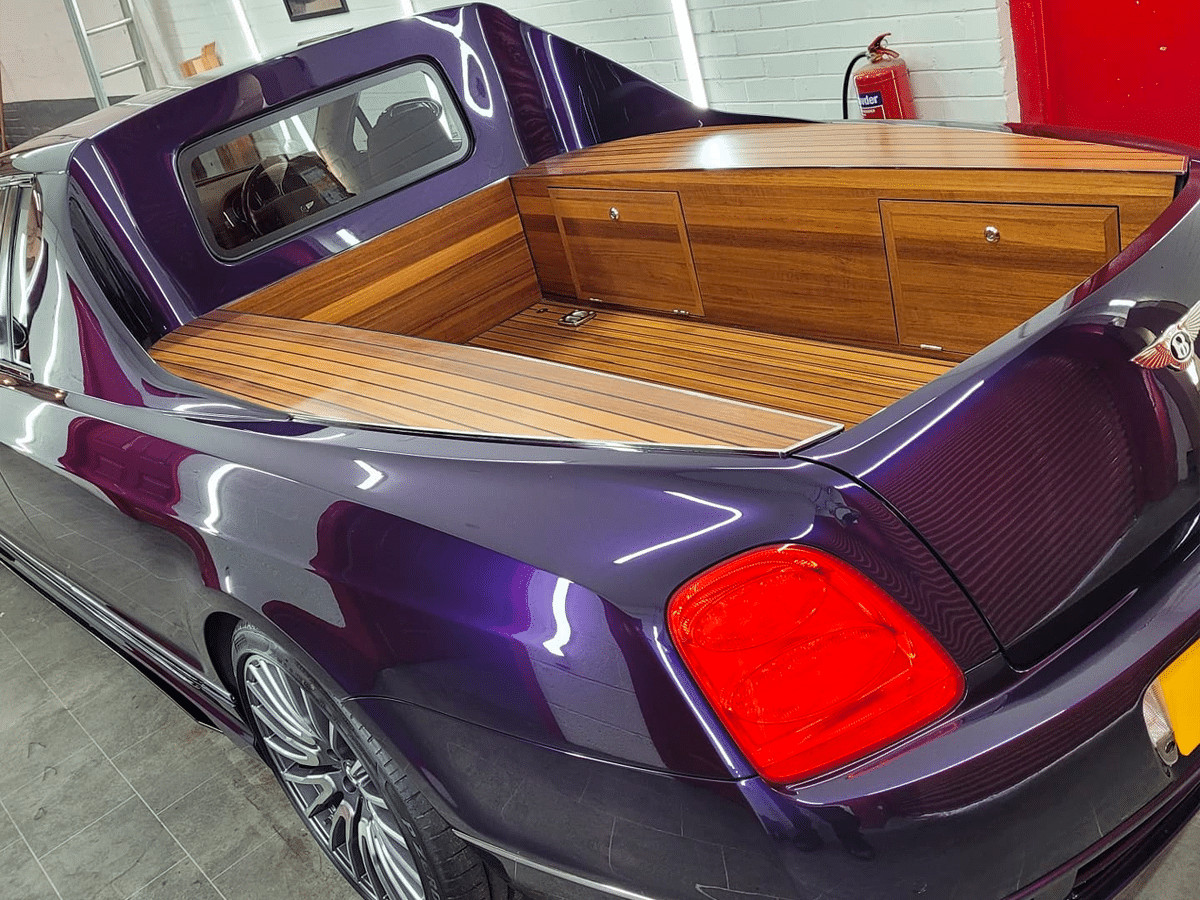 Thiết kế phần đầu xe vẫn giữ nguyên chất Bentley sang trọng