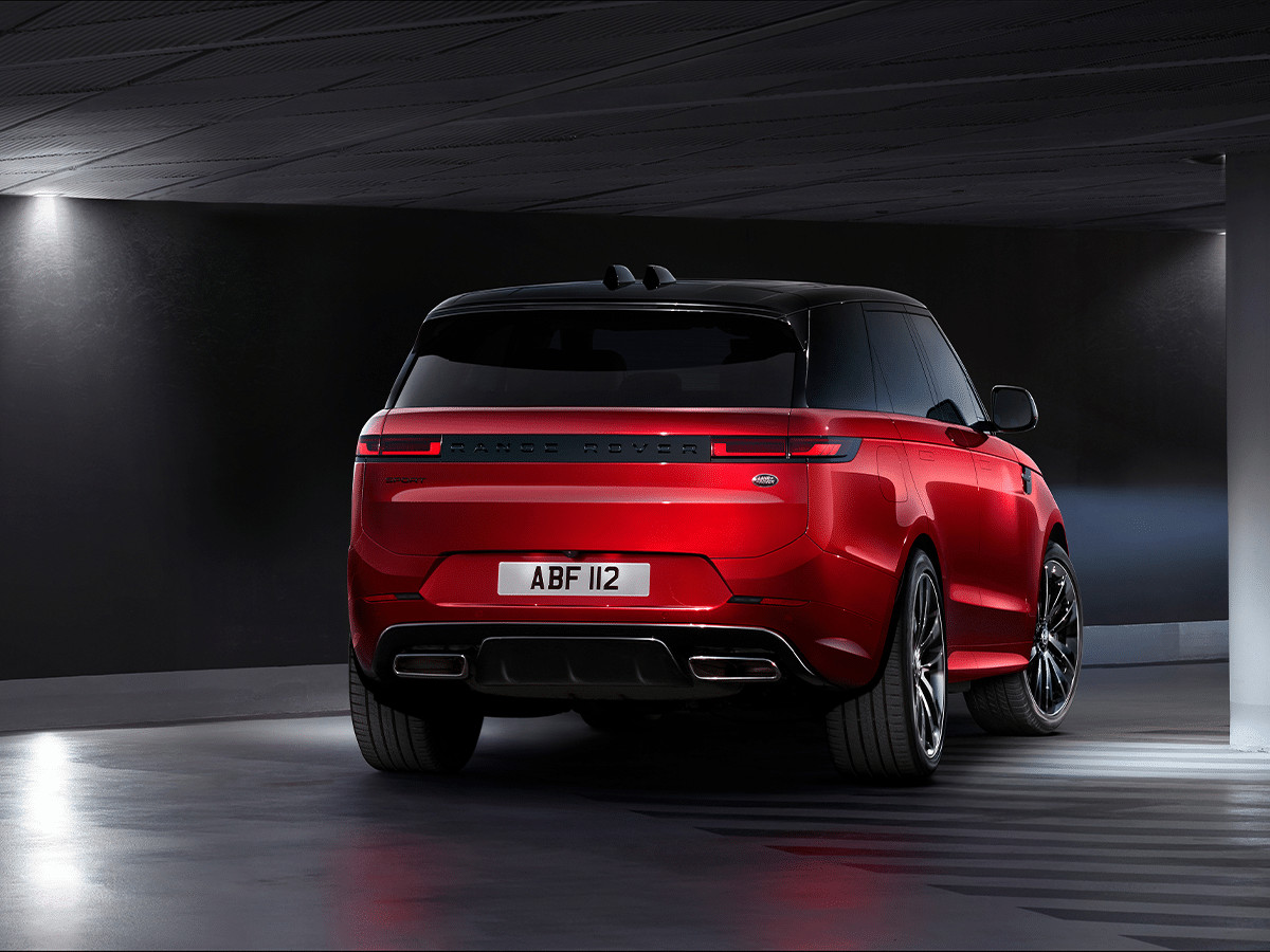 Thiết kế phần đuôi gọn gàng, đèn hậu thanh mảnh đặc trưng Range Rover