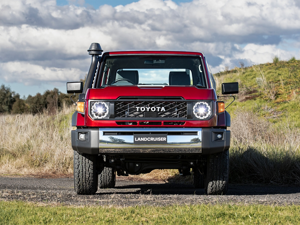 Toyota Land Cruiser 70 Series facelift phía trước