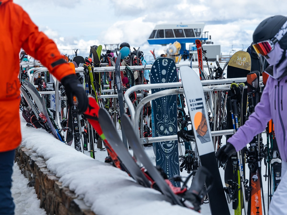 Trải nghiệm Snow Drive kết hợp hoạt động giải trí trượt tuyết