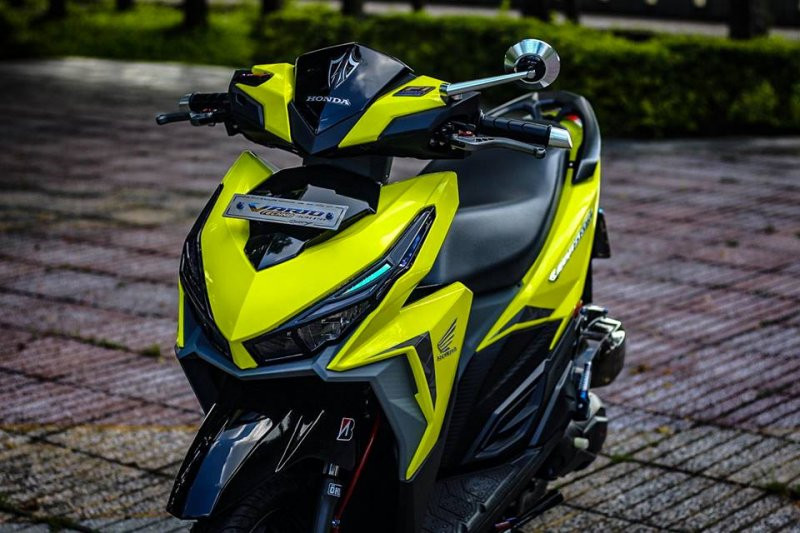 Vario 150 với bộ áo xanh ngọc mới lạ