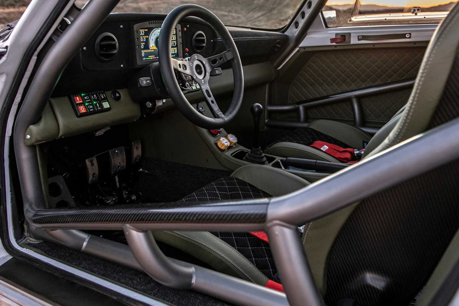 Vô lăng và bảng điều khiển Porsche 911 độ Safari