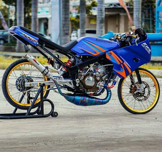 Xe độ phong cách tracker scrambler, gầm cao, bánh to, cực hợp phượt bụi