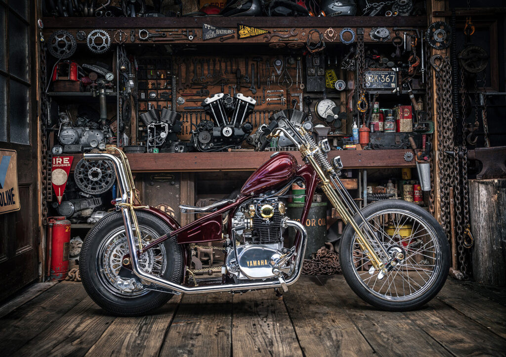 Yamaha XS650 chopper độ tuyệt đẹp trong nền Candy Red