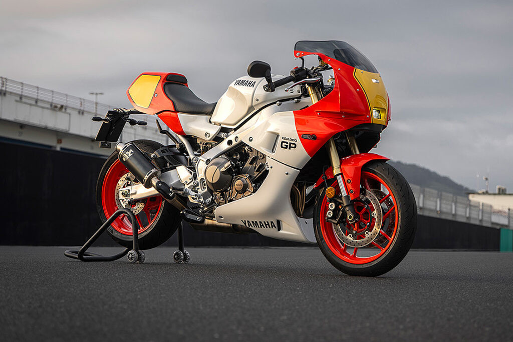 Yamaha XSR900 GP phong cách đua cổ điển pha hiện đại
