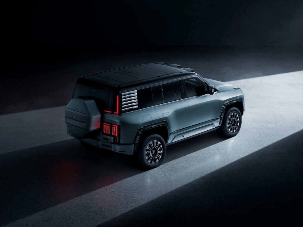 Yangwang U8 mang phong cách SUV địa hình cao cấp với khả năng chinh phục địa hình và tiện nghi hiện đại