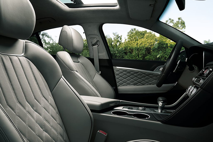 Bánh xe Genesis G70 2020 với da nội thất