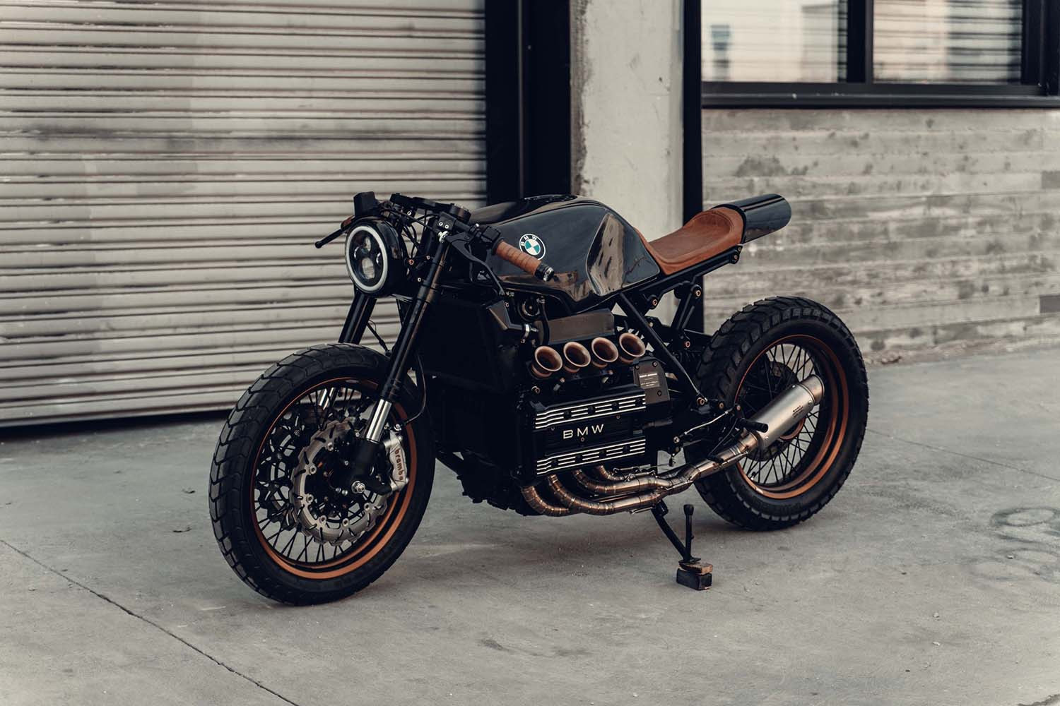 BMW K100 độ lại với động cơ Peugeot 104 từ Saint Joshua Custom