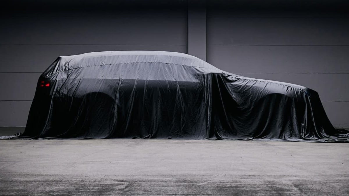 Bmw m5 touring side on
