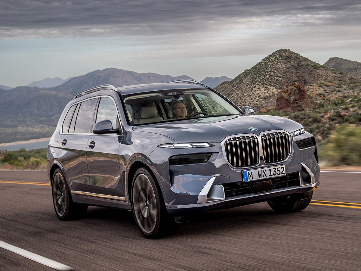 BMW X7 xDrive40d lái trên đường