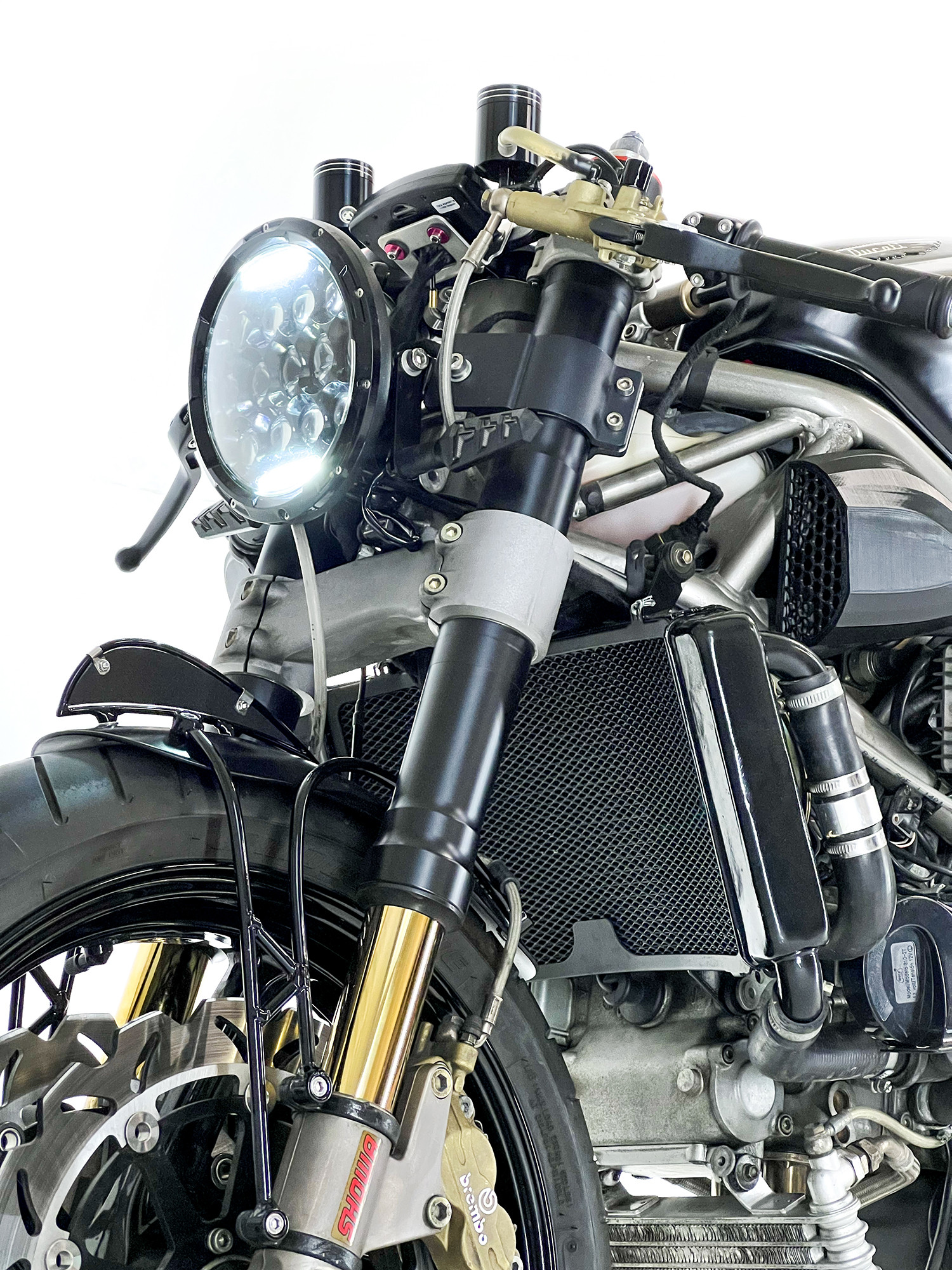 Bộ tản nhiệt và hệ thống ống xả trên Ducati 996