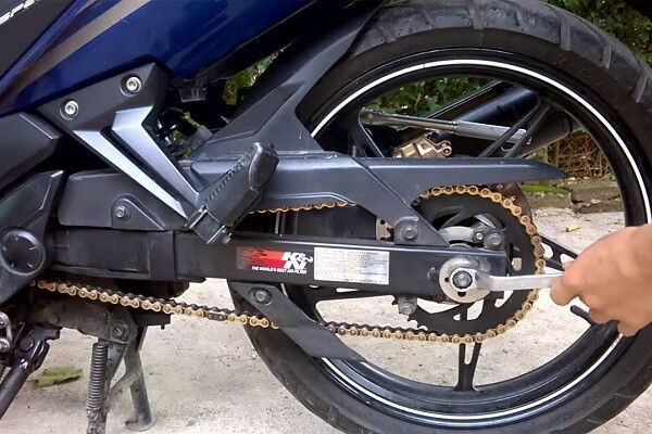 Bôi trơn xích xe máy 1