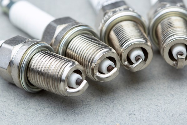 Bugi xe máy trắng là do hoạt động nhiệt cao