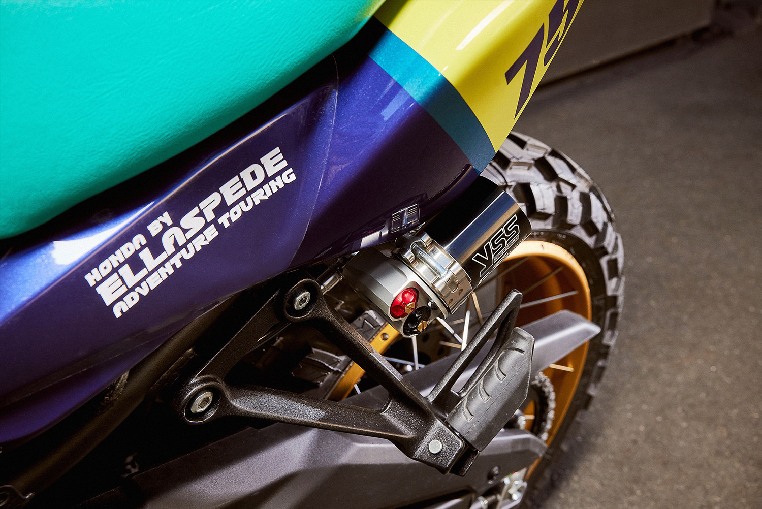 Các chi tiết sơn màu sắc cá tính của Honda CB500X
