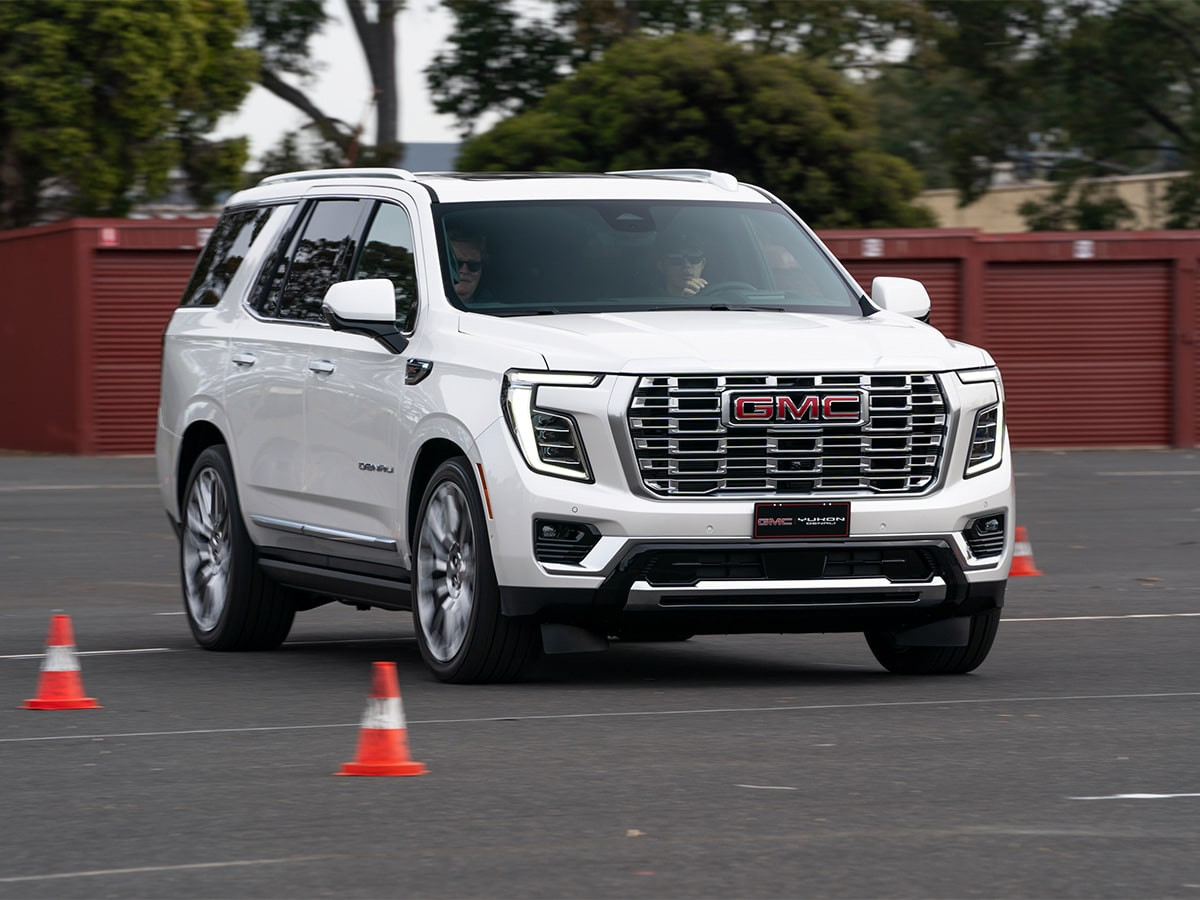 Chạy thử GMC Yukon Denali trên đường thử