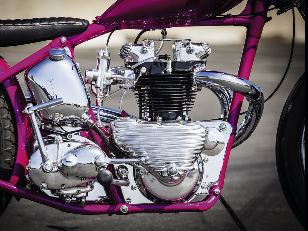 Chi tiết động cơ độc đáo của Triumph