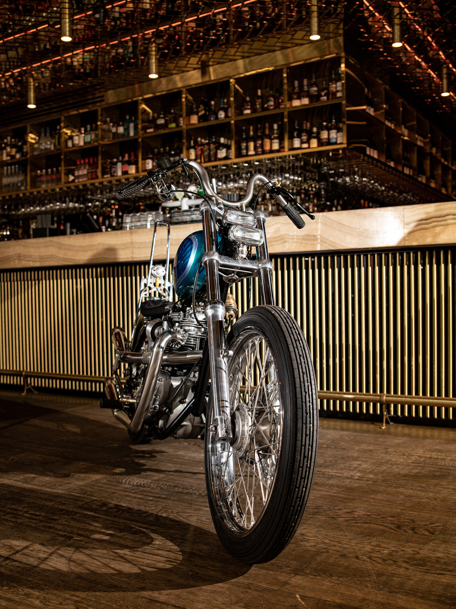 Chi tiết ghế ngồi và bình xăng của Bonneville