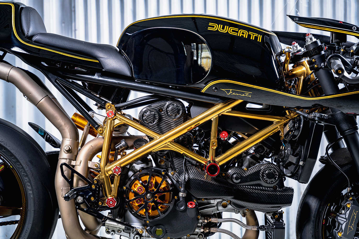 Chi tiết làm mới từ Ducati 1098 nguyên bản