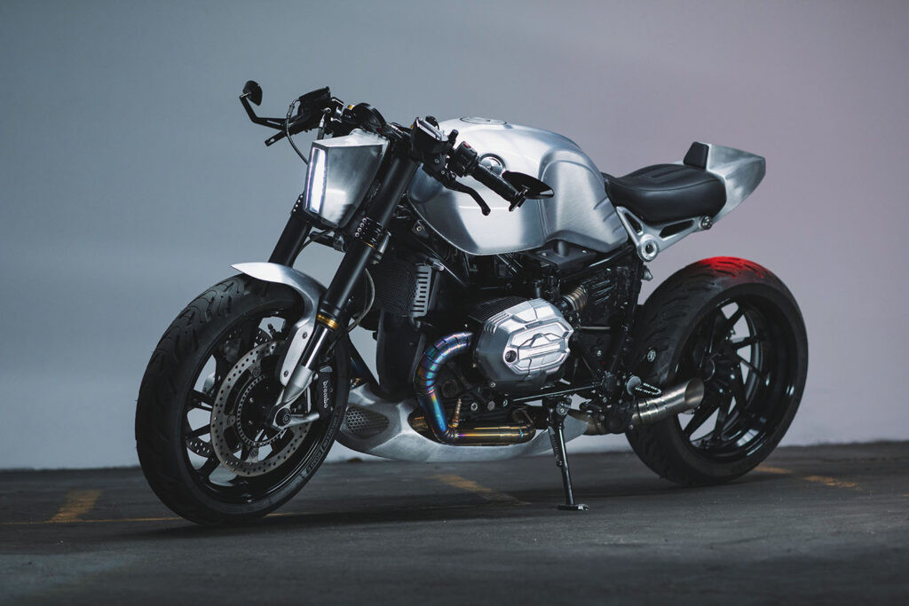 Chiếc BMW R nineT đang hoạt động trên phố