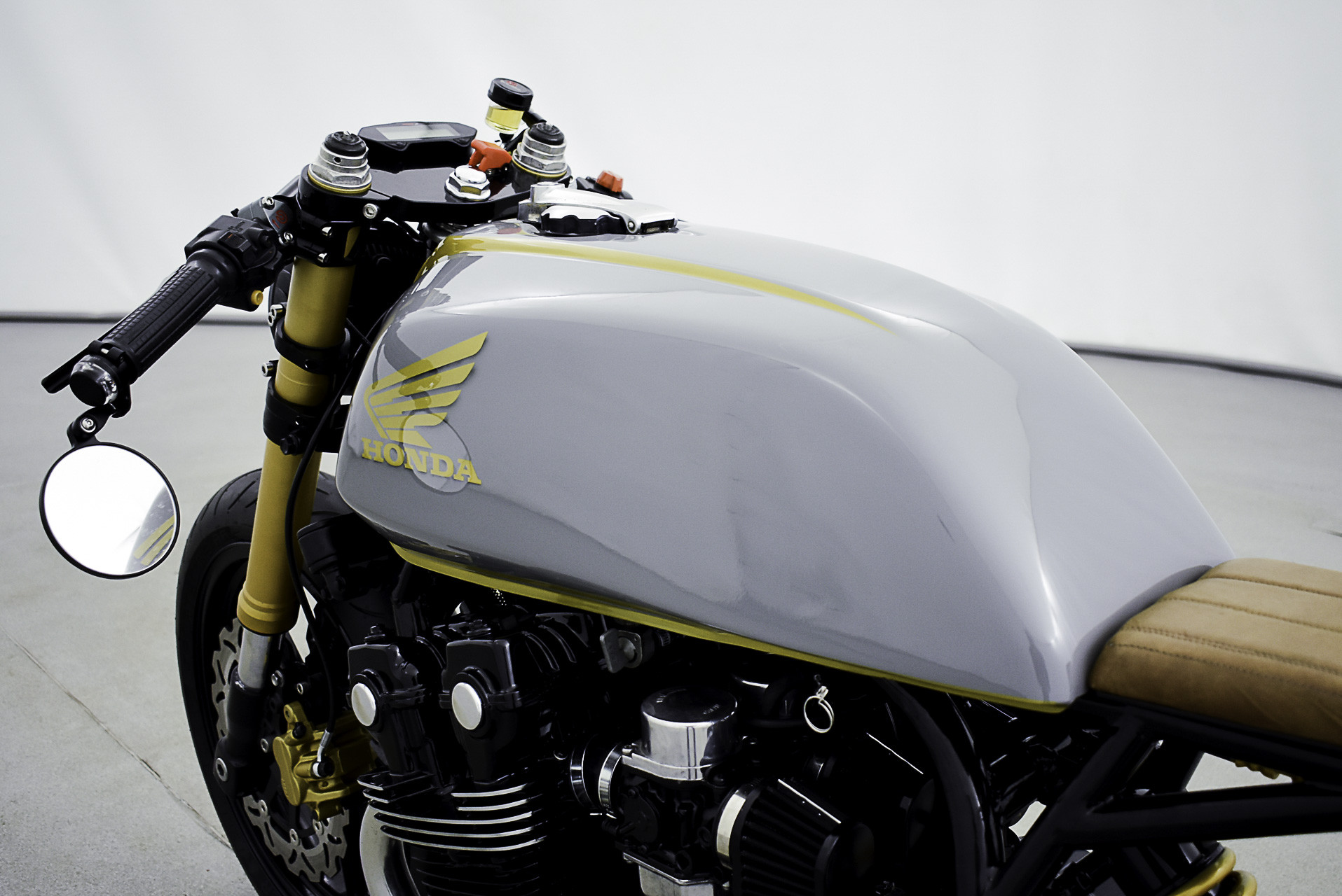 Công nghệ hiện đại trên Honda CB900