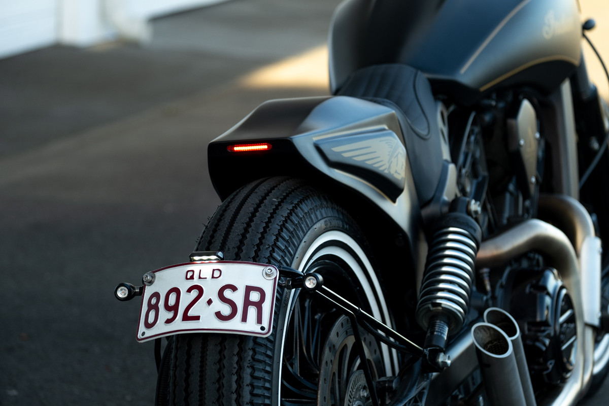 Công việc định hình đuôi xe Indian Scout