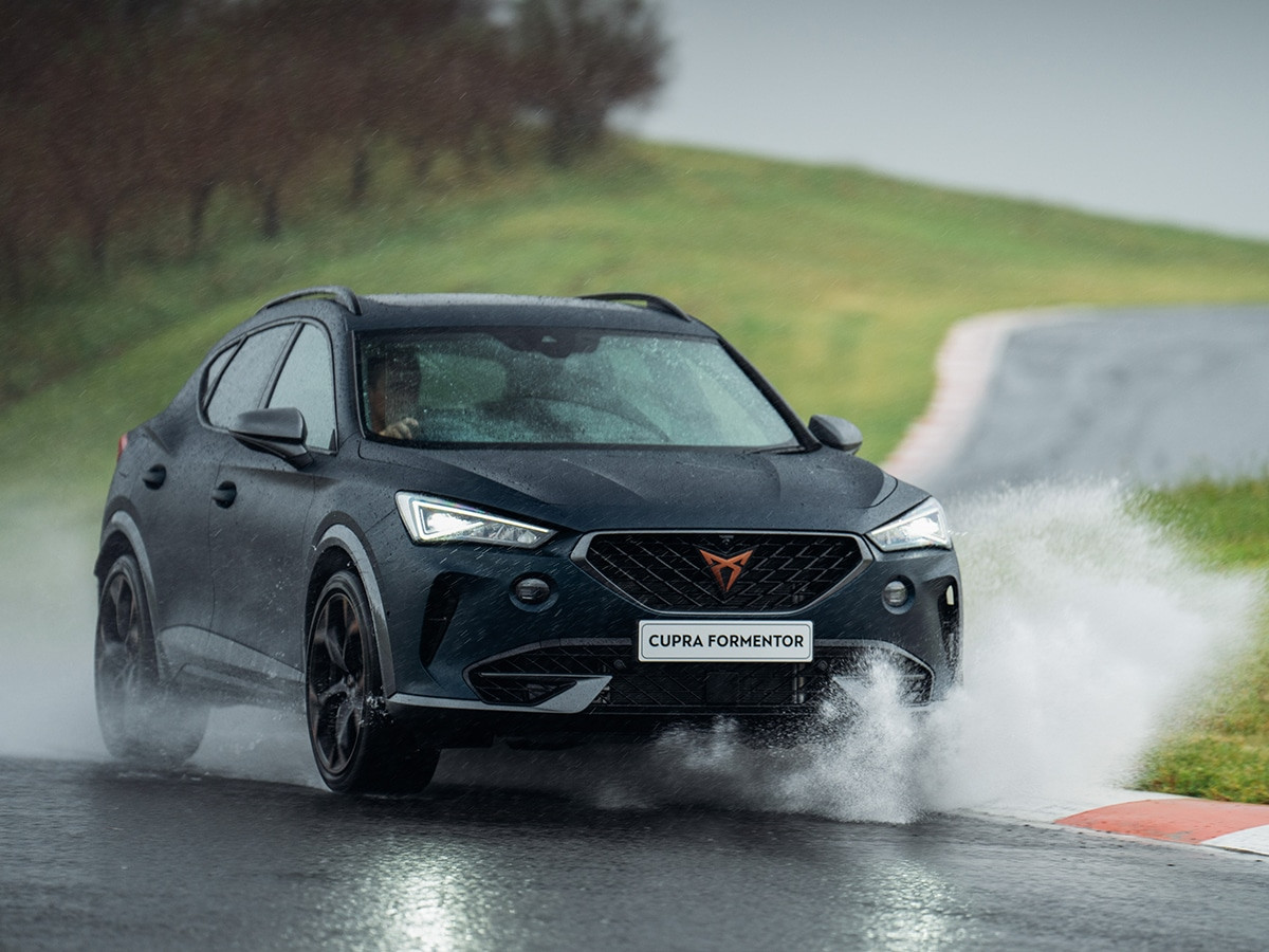CUPRA Formentor trong mưa
