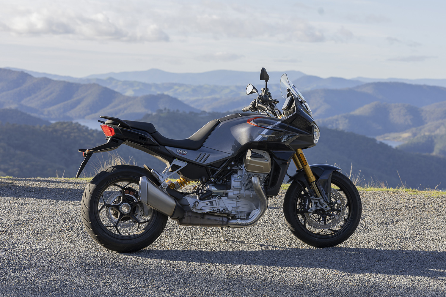Động cơ mạnh mẽ của Moto Guzzi V100 Mandello