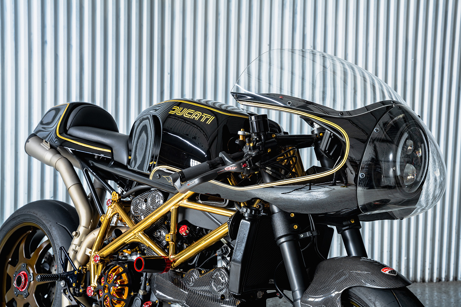 Ducati 1098 với chi tiết độ vàng tinh tế
